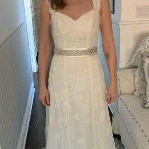 Unworn Wedding Dress - Lace and beading